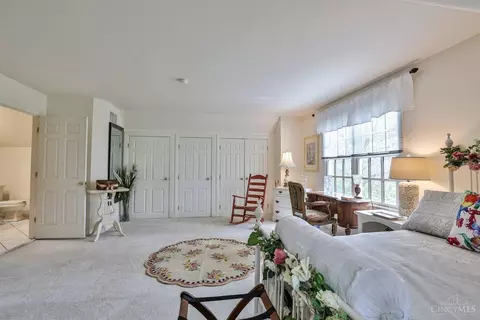 Living - 4450 Miami Rd, Cincinnati, OH 45243 photo 14 of 16