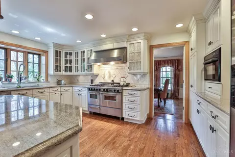 Kitchen - 4450 Miami Rd, Cincinnati, OH 45243 photo 2 of 5