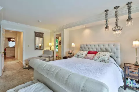 Bedroom - 4450 Miami Rd, Cincinnati, OH 45243 photo 2 of 5