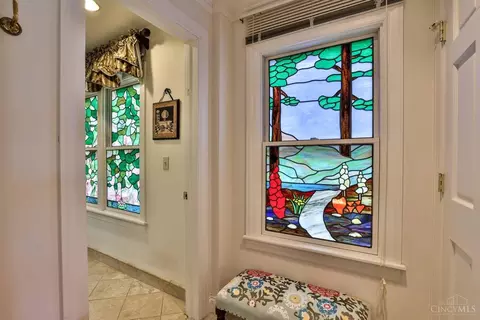 Entry Way - 4450 Miami Rd, Cincinnati, OH 45243 photo 4 of 5