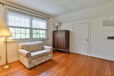 Bedroom - 4450 Miami Rd, Cincinnati, OH 45243 photo 4 of 5