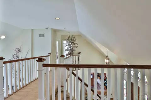 Entry Way - 4450 Miami Rd, Cincinnati, OH 45243 photo 3 of 5