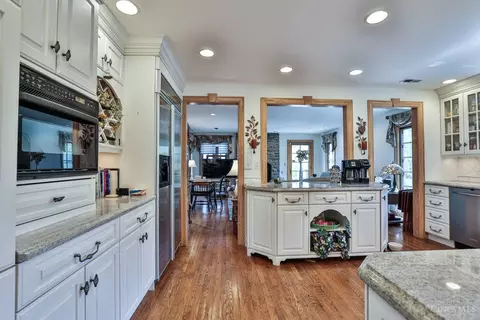 Kitchen - 4450 Miami Rd, Cincinnati, OH 45243 photo 5 of 5