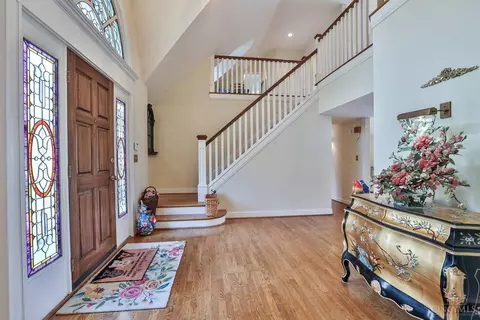 Entry Way - 4450 Miami Rd, Cincinnati, OH 45243 photo 2 of 5