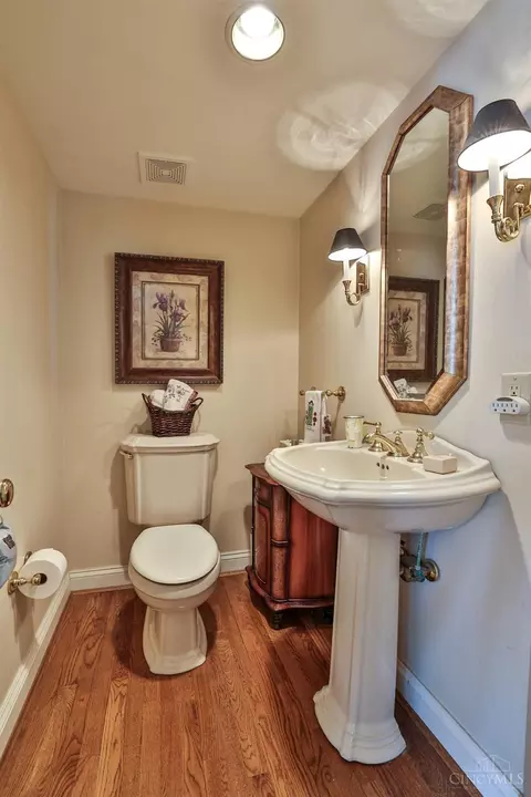Bath - 4450 Miami Rd, Cincinnati, OH 45243 photo 3 of 4