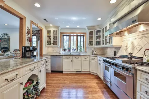 Kitchen - 4450 Miami Rd, Cincinnati, OH 45243 photo 1 of 5