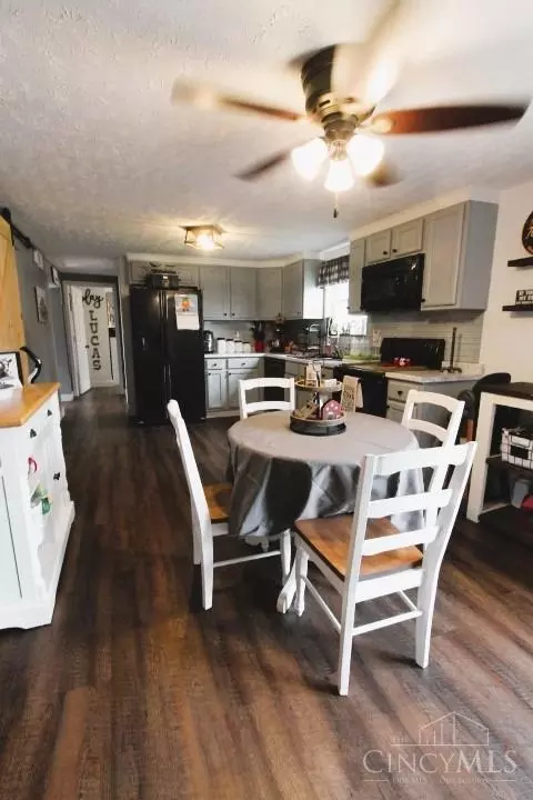 Dining - 174 Sixth St, Williamsburg, OH 45176 photo 1 of 1