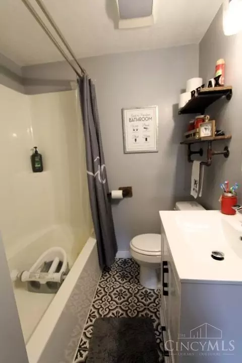 Bath - 174 Sixth St, Williamsburg, OH 45176 photo 1 of 2