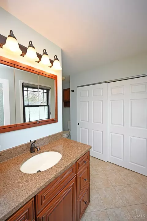 Bath - 9507 Southgate Dr, Blue Ash, OH 45241 photo 2 of 5