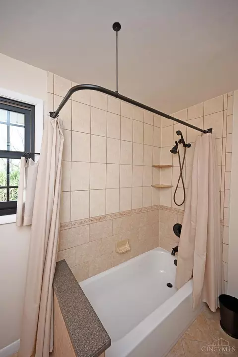 Bath - 9507 Southgate Dr, Blue Ash, OH 45241 photo 5 of 5
