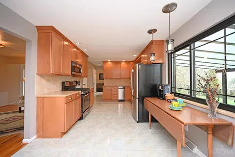 Kitchen - 9507 Southgate Dr, Blue Ash, OH 45241 photo 3 of 5