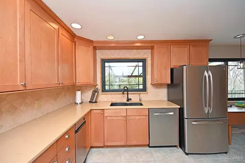 Kitchen - 9507 Southgate Dr, Blue Ash, OH 45241 photo 2 of 5