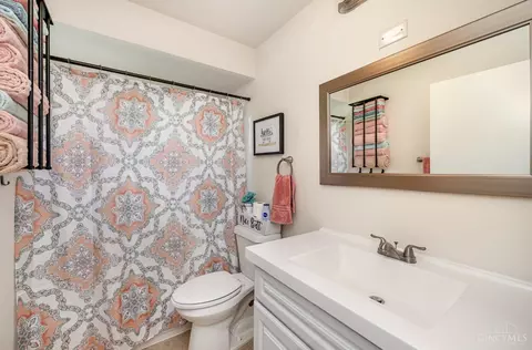 Bath - 160 Julep Ln, Cincinnati, OH 45218 photo 1 of 2