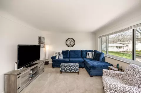 Living - 160 Julep Ln, Cincinnati, OH 45218 photo 2 of 3
