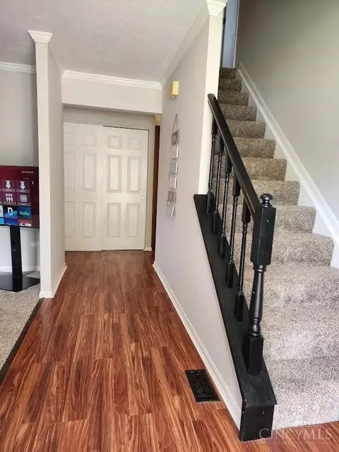 Entry Way - 6009 Hickorytree Ct, Cincinnati, OH 45233 photo 1 of 2