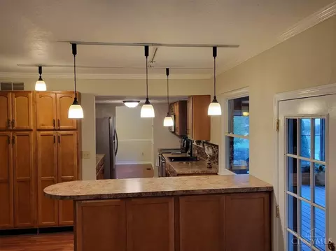 Kitchen - 6009 Hickorytree Ct, Cincinnati, OH 45233 photo 4 of 5