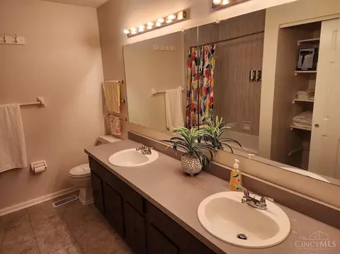 Bath - 6009 Hickorytree Ct, Cincinnati, OH 45233 photo 2 of 6