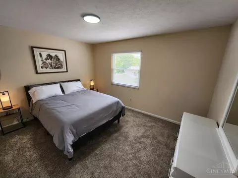 Bedroom - 6009 Hickorytree Ct, Cincinnati, OH 45233 photo 2 of 5