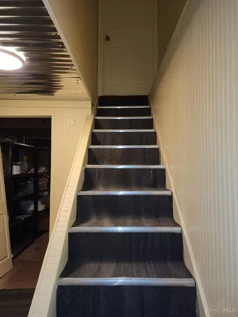 Entry Way - 6009 Hickorytree Ct, Cincinnati, OH 45233 photo 2 of 2