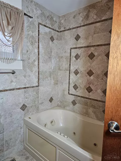 Bath - 6301 Rapid Run Rd, Cincinnati, OH 45233 photo 2 of 5