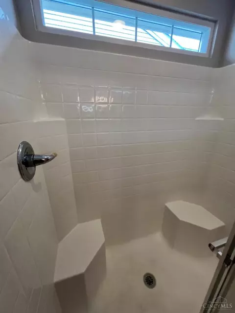 Bath - 3534 Macpherson Pl, Cincinnati, OH 45245 photo 6 of 8