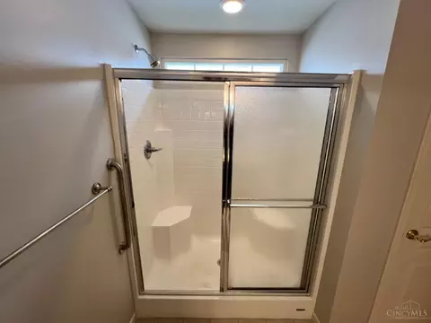 Bath - 3534 Macpherson Pl, Cincinnati, OH 45245 photo 3 of 8