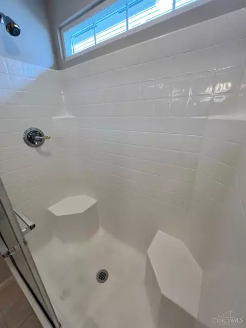 Bath - 3534 Macpherson Pl, Cincinnati, OH 45245 photo 5 of 8