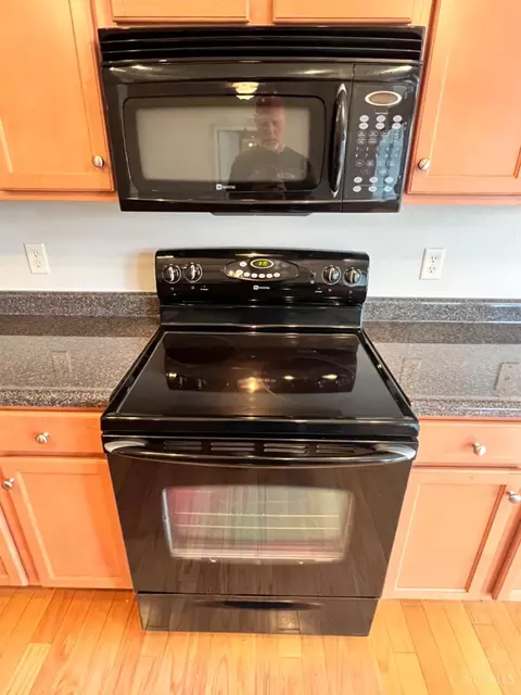Kitchen - 3534 Macpherson Pl, Cincinnati, OH 45245 photo 6 of 8