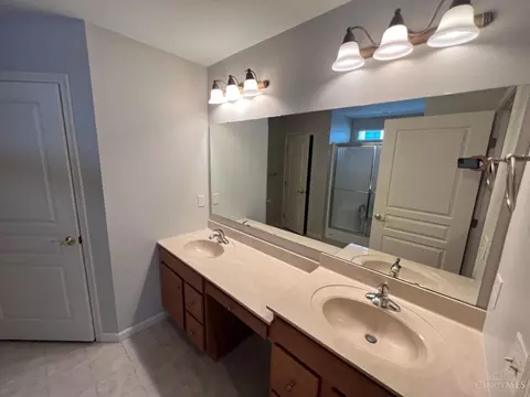 Bath - 3534 Macpherson Pl, Cincinnati, OH 45245 photo 2 of 8