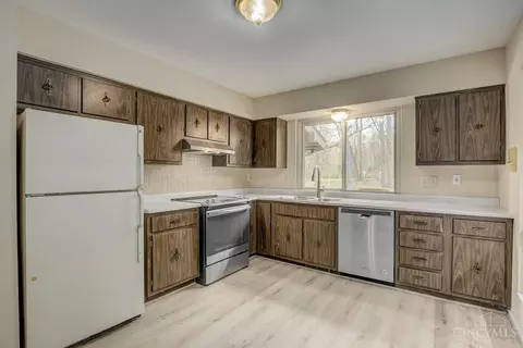 Kitchen - 8540 Whitegate Dr, Morrow, OH 45152 photo 1 of 3