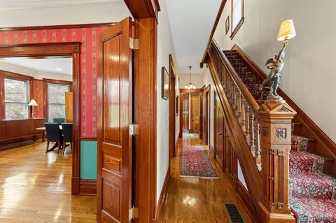 Entry Way - 3205 Bishop St, Cincinnati, OH 45220 photo 3 of 14