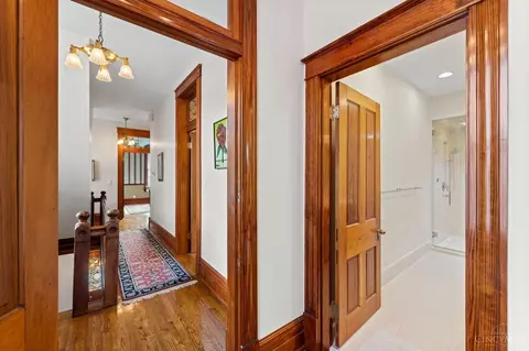 Entry Way - 3205 Bishop St, Cincinnati, OH 45220 photo 7 of 14