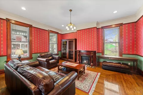 Living - 3205 Bishop St, Cincinnati, OH 45220 photo 3 of 6