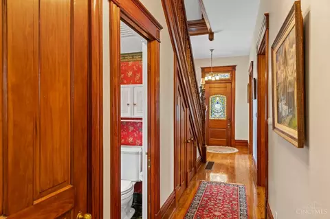 Entry Way - 3205 Bishop St, Cincinnati, OH 45220 photo 5 of 14