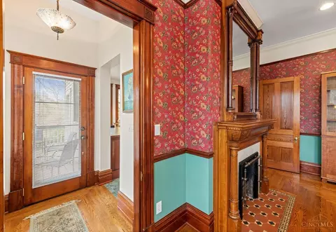 Entry Way - 3205 Bishop St, Cincinnati, OH 45220 photo 4 of 14