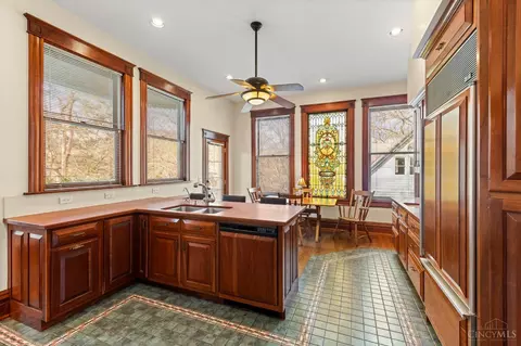 Kitchen - 3205 Bishop St, Cincinnati, OH 45220 photo 3 of 5