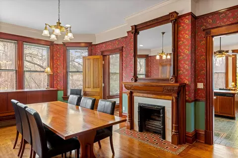 Dining - 3205 Bishop St, Cincinnati, OH 45220 photo 3 of 5