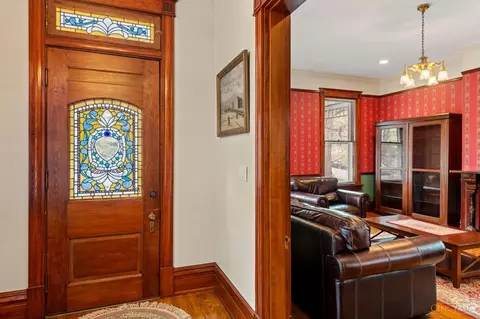 Entry Way - 3205 Bishop St, Cincinnati, OH 45220 photo 2 of 14
