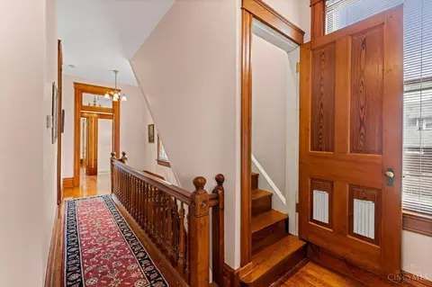 Entry Way - 3205 Bishop St, Cincinnati, OH 45220 photo 12 of 14