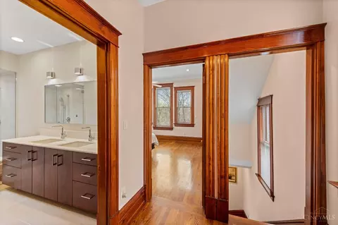 Bath - 3205 Bishop St, Cincinnati, OH 45220 photo 3 of 6