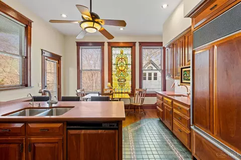 Kitchen - 3205 Bishop St, Cincinnati, OH 45220 photo 4 of 5
