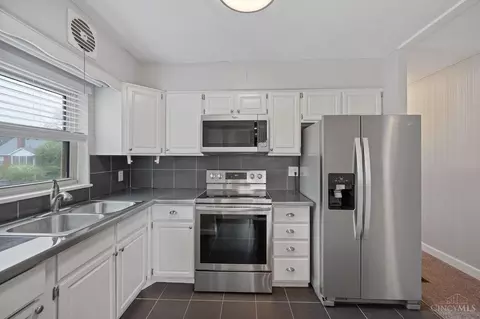 Kitchen - 5267 Willnet Dr, Cincinnati, OH 45238 photo 2 of 4