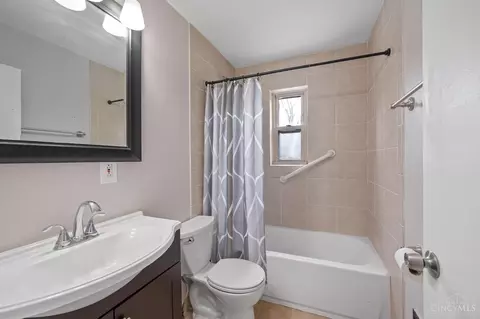Bath - 5267 Willnet Dr, Cincinnati, OH 45238 photo 1 of 2