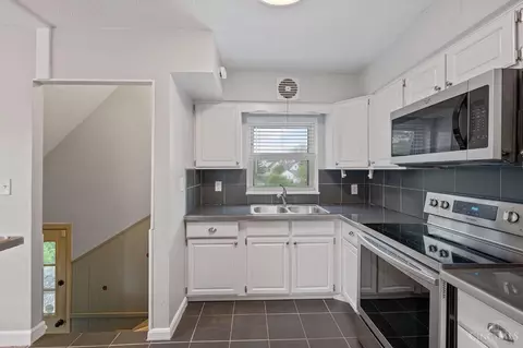 Kitchen - 5267 Willnet Dr, Cincinnati, OH 45238 photo 4 of 4