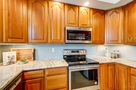 Kitchen - 10529 Mill Rd, Cincinnati, OH 45240 photo 7 of 7