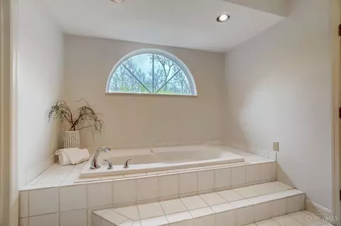 Bath - 10529 Mill Rd, Cincinnati, OH 45240 photo 3 of 11