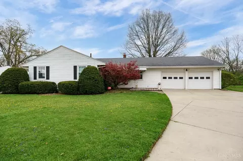 3 Roanoke Dr, Hamilton, OH 45013
