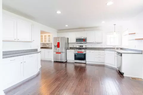 Kitchen - 7512 Centennial Falls Ln, Maineville, OH 45039 photo 4 of 7