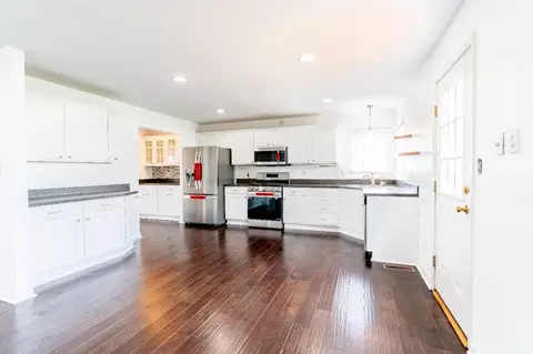 Kitchen - 7512 Centennial Falls Ln, Maineville, OH 45039 photo 6 of 7
