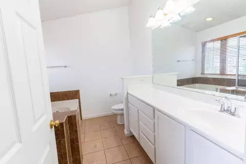 Bath - 7512 Centennial Falls Ln, Maineville, OH 45039 photo 3 of 4